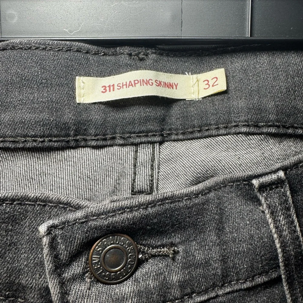 Levi’s Woman’s 311 shaping skinny Black/grayJeans size 32x30